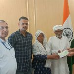 ASI सतीश कुमार की दुर्घटना में हुई मौत, HDFC Bank की पॉलिसी के तहत पुलिस आयुक्त विकास कुमार अरोड़ा ने 50 लाख रूपए का चेक देकर परिजनों को दी आर्थिक सहायता