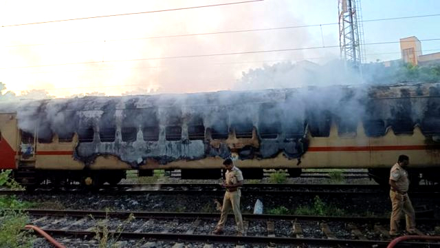 मदुरै में ट्रेन के प्राइवेट कोच में आग, 9 मौत