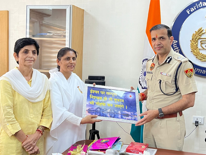 ब्रह्मकुमारी बहनों ने पुलिस आयुक्त, संयुक्त पुलिस आयुक्त, डीसीपी हेडक्वार्टर व अन्य पुलिस अधिकारियों को बांधी राखी