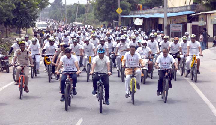 सीपी राकेश आर्य और डीसी विक्रम सिंह ने किया गांव खोरी जमालपुर में साइक्लोथॉन का फरीदाबाद में पहुंचने पर स्वागत