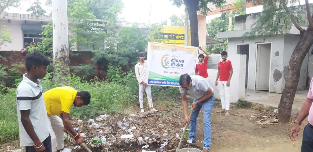 स्वच्छ भारत मिशन ग्रामीण के तहत दयालपुर किया गया स्वच्छता अभियान का कार्यक्रम : डीसी विक्रम सिंह