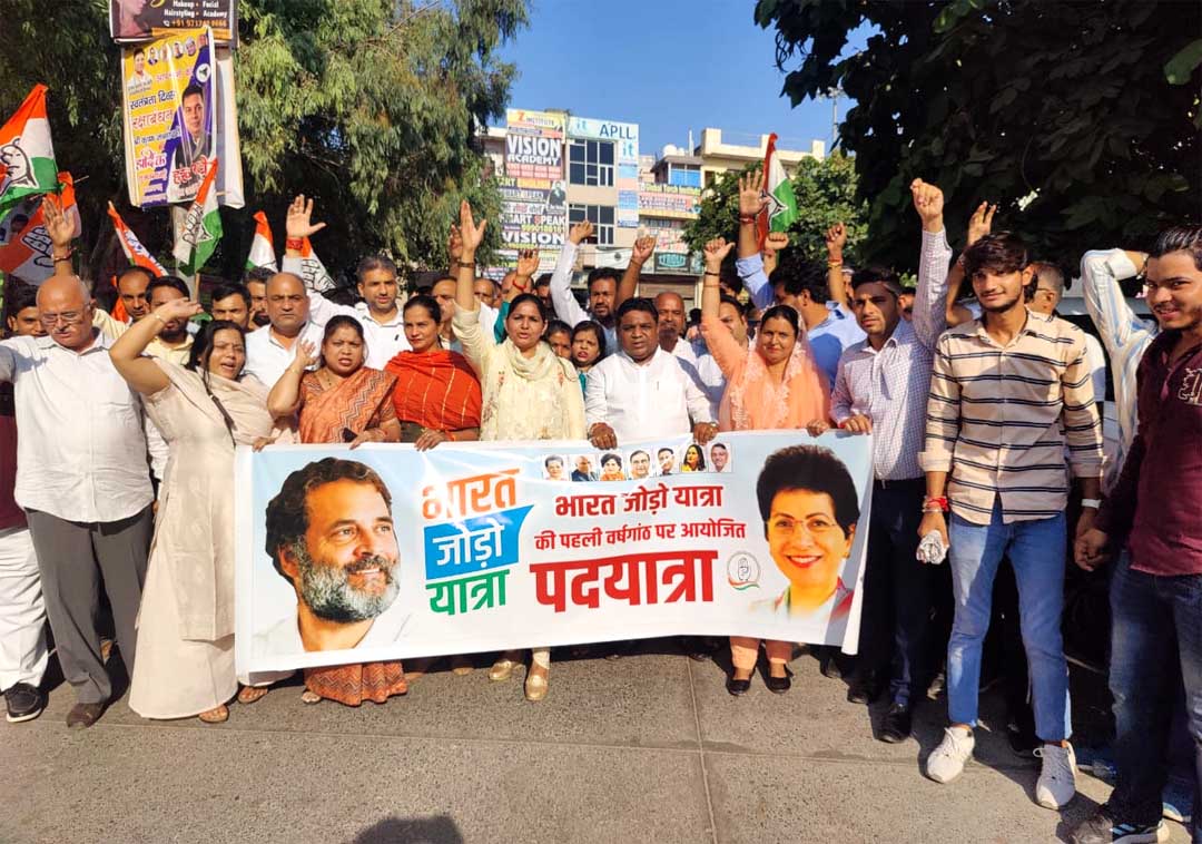 भारत जोड़ो यात्रा की पहली वर्षगांठ पर कांग्रेसियों ने बल्लभगढ़ में निकाली पदयात्रा