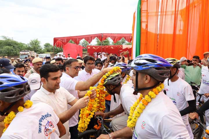 सीपी राकेश कुमार आर्य और डीसी विक्रम सिंह ने नशा मुक्ति के लिए चलाई गई जन जागरण साइक्लाथोन रैली का फरीदाबाद में किया भव्य स्वागत