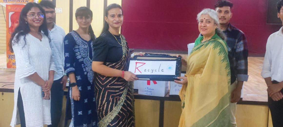 डीएवी शताब्दी महाविद्यालय, फरीदाबाद में विज्ञान विभाग के छात्रों  का औद्योगिक दौरा आयोजित