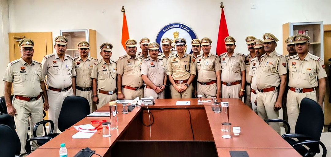 क्राइम ब्रांच 48 प्रभारी राकेश की हुई पदोन्नति, बने इंस्पेक्टर, पदोन्नति पर पुलिस आयुक्त महोदय ने बधाई देते हुए दी शुभकामनाएं