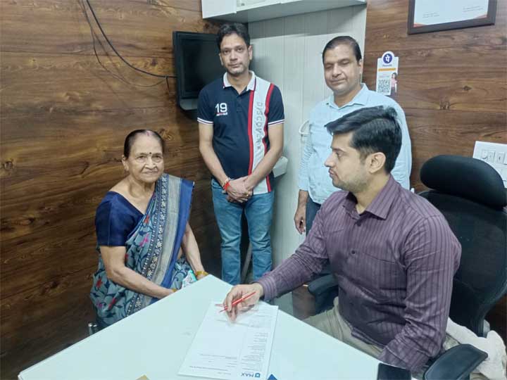 वेलफेयर एसोसिएशन पलवल ने न्यू सोहना रोड स्थित गामा फिजियोथैरेपी सेंटर पलवल में निशुल्क घुटना दर्द जांच शिविर का आयोजन किया