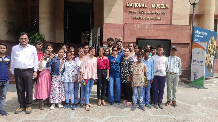 शरद फाउंडेशन द्वारा बच्चों को " हमारी सभ्यता, इतिहास को जानें और ख़ुद को पहचाने " कार्यक्रम के तहत दिल्ली स्थित नेशनल म्यूजियम का स्टडी टूर कराया गया