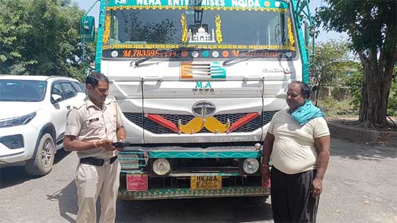 विशेष ऑपरेशन के तहत पलवल पुलिस ने ओवरलोडेड वाहनों पर कसी नकेल