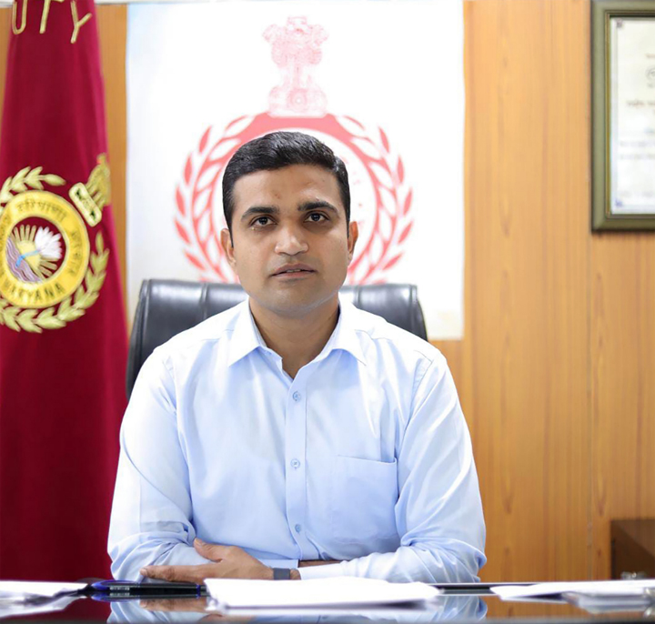 नौ दिसंबर तक वोट बनवाने वाले नए मतदाताओं को मिलेगा लैपटॉप, स्मार्टफोन और पेन ड्राइव सहित पांच उपहार: डीसी कम जिला निर्वाचन अधिकारी विक्रम सिंह