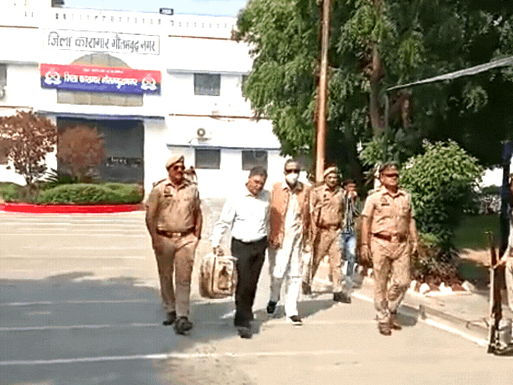 निठारी कांड : मोनिंदर सिंह पंढेर 17 साल बाद रिहा, जेल से निकलते ही जोड़े हाथ, कुछ भी बोलने से इनकार