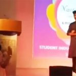 'जयश्री राम' बोलने से रोकने पर महिला प्रोफेसर सस्पेंड, इंजीनियरिंग कॉलेज के बाहर हिंदू दल ने पढ़ी हनुमान चालीसा