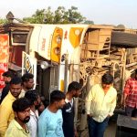 दो राज्यों में 3 सड़क हादसे, 22 लोगों की मौत, महाराष्ट्र में बस 150 फीट गहरी खाई में गिरी, कर्नाटक में बेंगलुरु-हैदराबाद हाईवे पर एक्सीडेंट