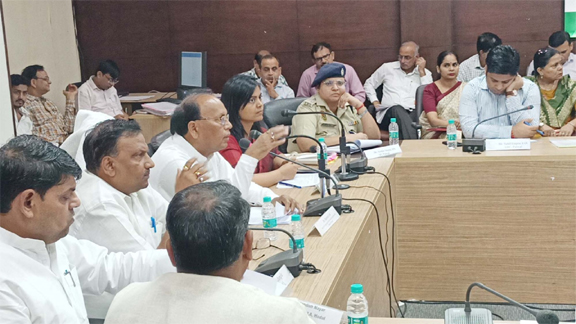 जन समस्याओं पर समयबद्ध कार्यवाही करें अधिकारी : डा. बनवारी लाल