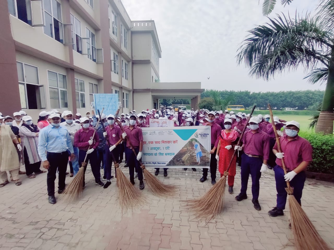 प्रधानमंत्री के आह्वान पर Gram सभा, Bhiduki, NVN School Bhiduki और SVN School Bhiduki के सहयोग से श्रमदान कार्यक्रम का आयोजन --
