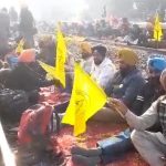 पूर्व फौजियों ने शंभू बॉर्डर पर रेलवे ट्रैक किया जाम, वन रैंक वन पेंशन पर दिल्ली में हो रही रैली में जाने से पुलिस ने रोका