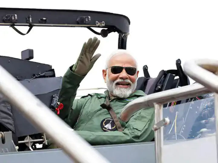मोदी ने तेजस फाइटर प्लेन में उड़ान भरी, कहा- गजब का एक्सपीरियंस था