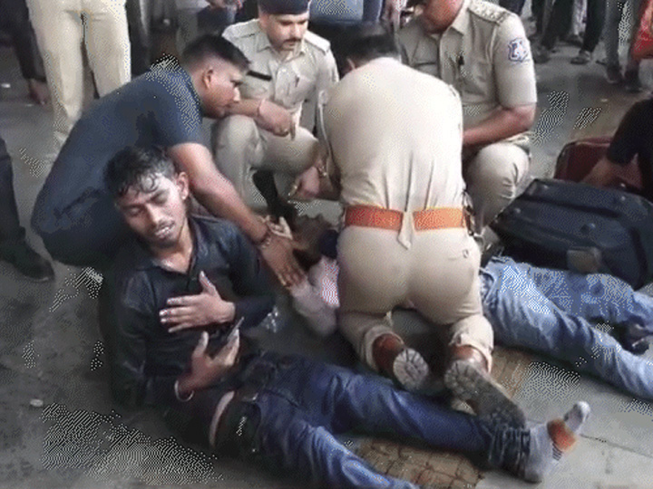 सूरत रेलवे स्टेशन पर भगदड़ में एक की मौत, कुछ बेहोश हुए