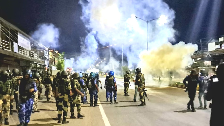 मणिपुर में 44 लोग हिरासत में, पुलिस अफसर की हत्या और सुरक्षाबलों पर हमले का आरोप