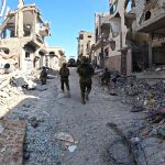 इजराइल का खान यूनिस इलाका खाली करने का फरमान, उत्तरी गाजा की तरह यहां भी पर्चे गिराए