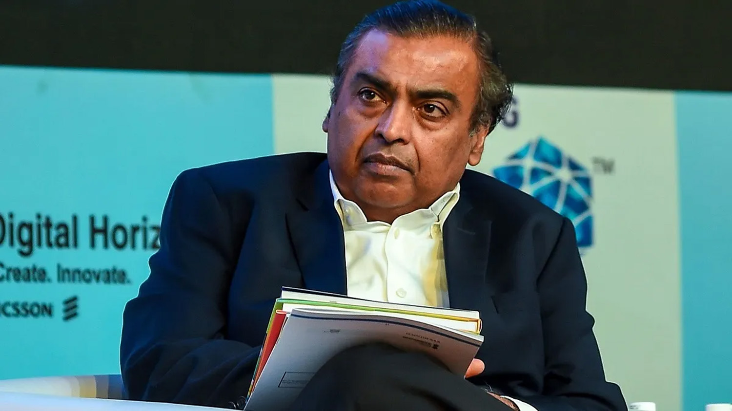 अंबानी को धमकाने वाले 2 आरोपी गिरफ्तार, 5 मेल भेजकर ₹400 करोड़ मांगे थे