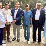 हाई वोलटेज की गुजरती हुई तारें कभी भी दे सकती हैं हादसे को दावत