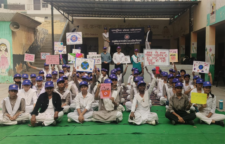 स्वयंसेवकों ने पटाखे रहित दिवाली मनाने का संकल्प लिया