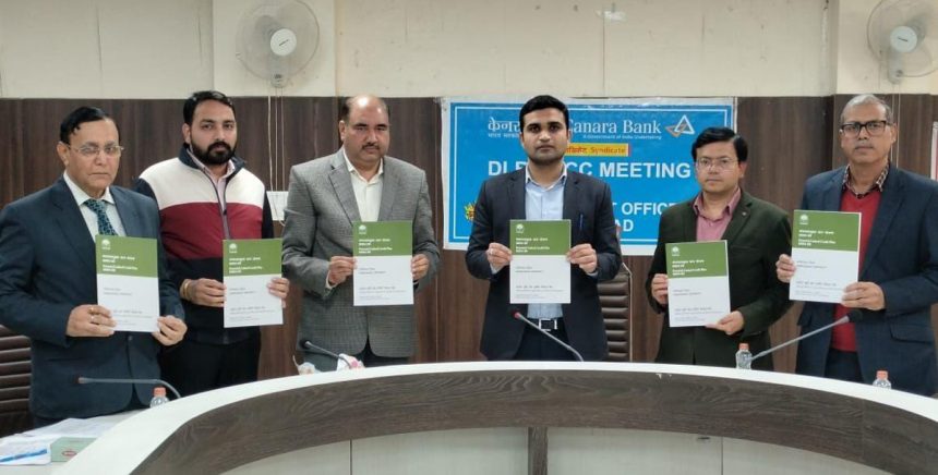 सरकारी योजनाओं से विलंबित आवेदनों को तुरंत करें निपटारा : डीसी विक्रम सिंह