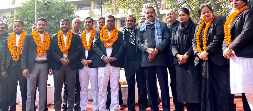 नई नवनियुक्त जिला बार एशोशिएशन की टीम ली शपथ