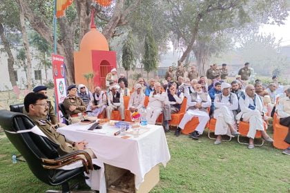 डीसीपी बल्लबगढ़ राजेश दुग्गल ने थाना छायंसा में सीनियर सिटीजन व आमजन को महिला विरुद्ध अपराध, साइबर अपराध व नशा के दुष्परिणाम और वरिष्ठ नागरिकों के अधिकारों के संबंध में जानकारी देकर किया जागरूक
