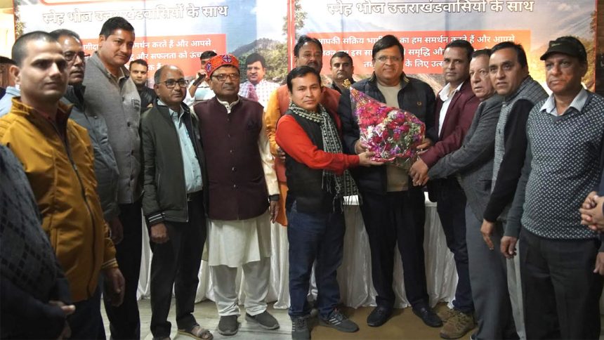 पूर्व उद्योग मंत्री विपुल गोयल ने अपने कार्यालय पर किया उत्तराखंड वासियों के साथ स्नेह भोज का आयोजन