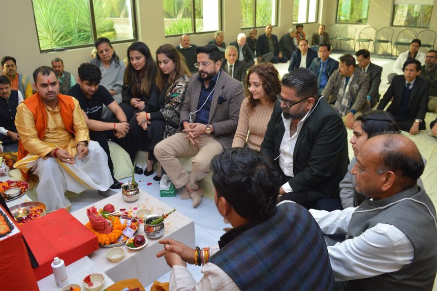 नए साल के स्वागत के लिए मानव रचना में महामृत्युंजय यज्ञ का शुभारंभ