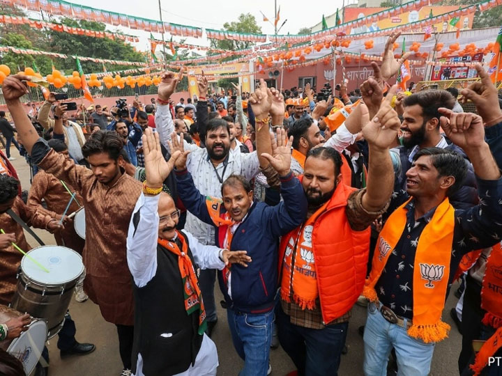 MP रिजल्ट, BJP को दो तिहाई से ज्यादा बहुमत, सपा, बसपा, AAP का खाता नहीं खुला