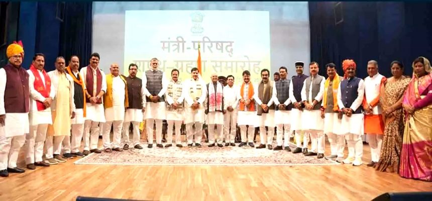 MP में 28 मंत्रियों ने ली शपथ, शिवराज सरकार के 6 मंत्रियों को ही जगह, 10 की छुट्टी