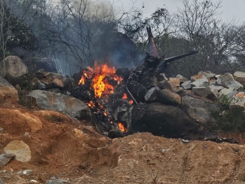 तेलंगाना में एयरफोर्स का ट्रेनर एयरक्राफ्ट क्रैश, मिनटों में प्लेन जलकर खाक, दो पायलट की मौत