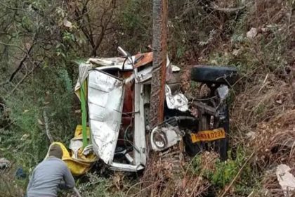 हिमाचल में जम्मू-कश्मीर के 6 लोगों की मौत, 6 घायल, शिमला में पिकअप अनियंत्रित होकर खाई में गिरी