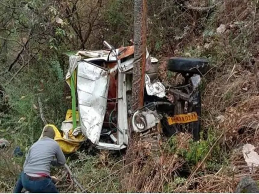 हिमाचल में जम्मू-कश्मीर के 6 लोगों की मौत, 6 घायल, शिमला में पिकअप अनियंत्रित होकर खाई में गिरी