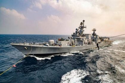 नेवी ने अरब सागर में बढ़ाई निगरानी, 3 वॉरशिप तैनात किए