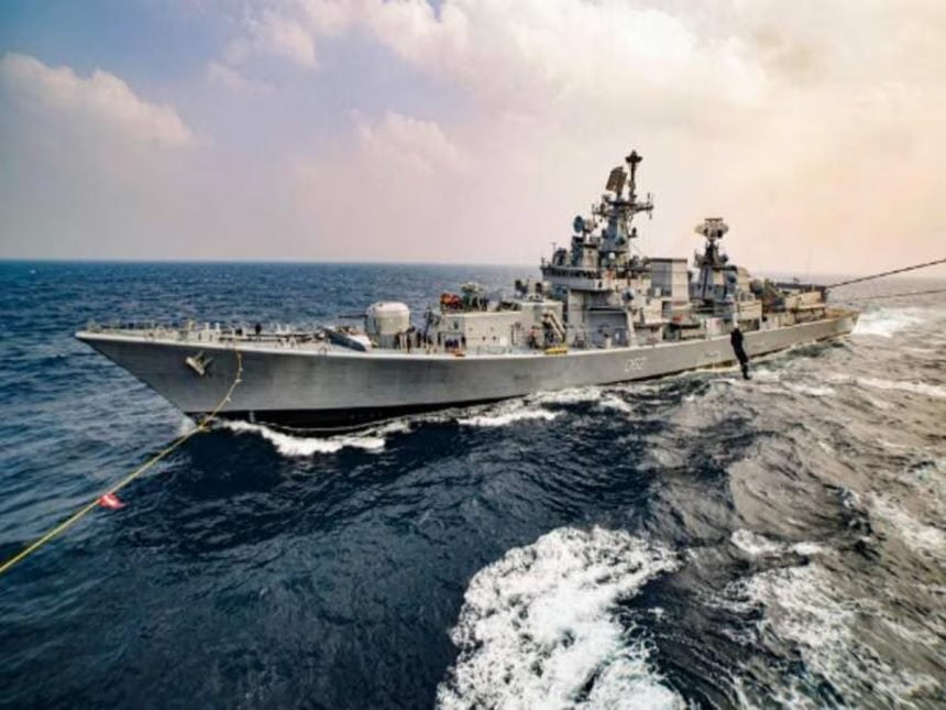 नेवी ने अरब सागर में बढ़ाई निगरानी, 3 वॉरशिप तैनात किए