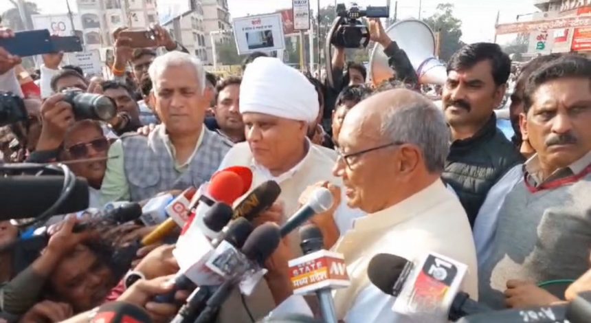 दिग्विजय ने बरैया को मुंह काला करने से रोका, सिर्फ काला टीका लगाया