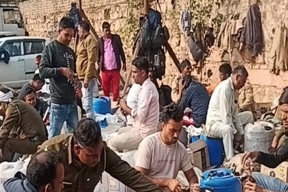 आबकारी अधिनियम के तहत थाना चांदहट मे पकड़ी गई लाखों रुपए की कीमत की शराब को किया नष्ट