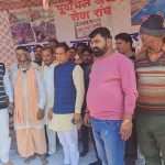 विधायक राजेश नागर के आश्वासन पर पूर्वांचल का धरना समाप्त