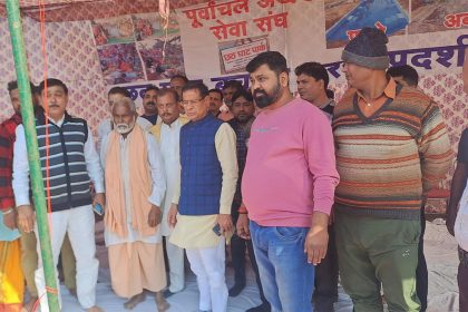 विधायक राजेश नागर के आश्वासन पर पूर्वांचल का धरना समाप्त