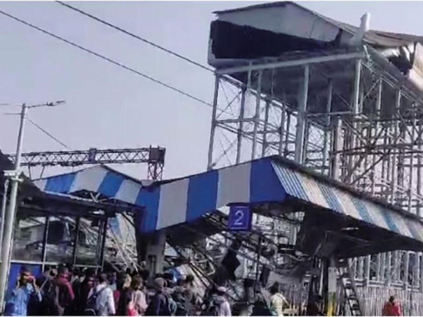 बंगाल के बर्द्धमान रेलवे स्टेशन पर पानी की टंकी गिरी, ट्रेन का इंतजार कर रहे दो पैसेंजर्स की मौत