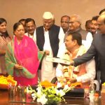 वसुंधरा ने भजनलाल के सिर पर हाथ रखा, सचिवालय पहुंचकर चार्ज दिलवाया