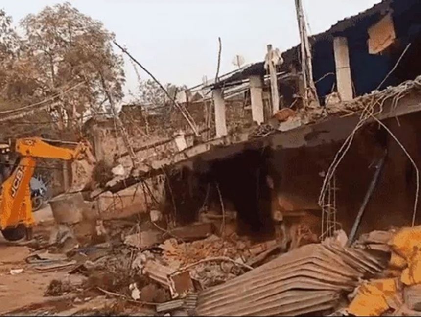 MP में नई सरकार का दूसरा बड़ा एक्शन, नर्मदापुरम में रेत माफिया पर पहली बार चला बुलडोजर