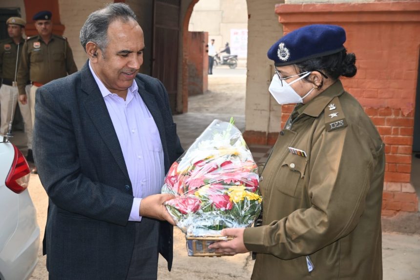 रेंज स्तर पर पुलिस महानिरीक्षक, दक्षिण रेंज रेवाडी ने जिला पलवल में बरामद मादक पदार्थ मदों का निष्पादन से पूर्व किया फिजीकल निरीक्षण