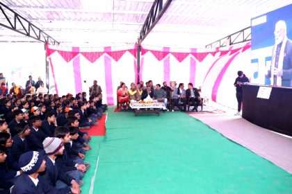 केन्द्रीय राज्य मंत्री कृष्ण पाल गुर्जर ने बच्चों को तनाव मुक्त परीक्षा के बेहतर संचालन सेक्टर-55 के स्कूल में दिए गुरु मंत्र