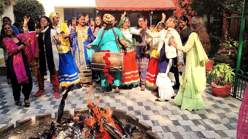 खजानी वूमैनस वोकेशनल इंस्टीट्यूट में मनाया गया लोहड़ी पर्व