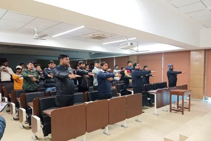 श्री विश्वकर्मा कौशल विश्वविद्यालय के विद्यार्थियों ने ली आदर्श मतदाता बनने की शपथ