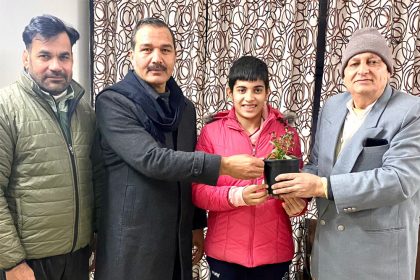 वकील की बेटी अनमोल खरब ने नेशनल बैडमिंटन टूर्नामेंट में स्वर्ण पदक जीतने पर बधाई